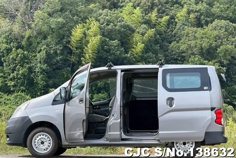Nissan NV200 in Gray for Sale Image 9