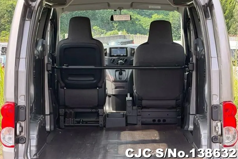 Nissan NV200 in Gray for Sale Image 11