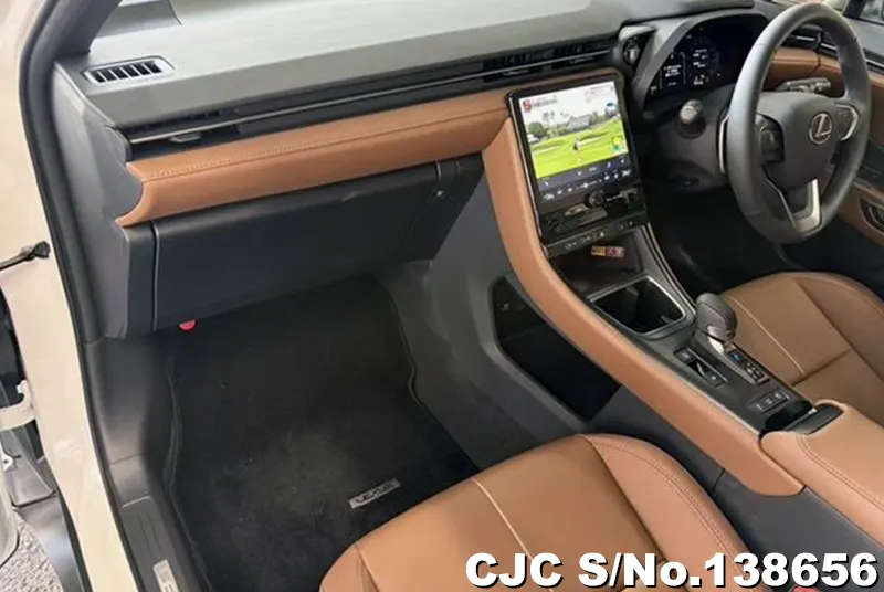 Lexus LBX in Pearl for Sale Image 5