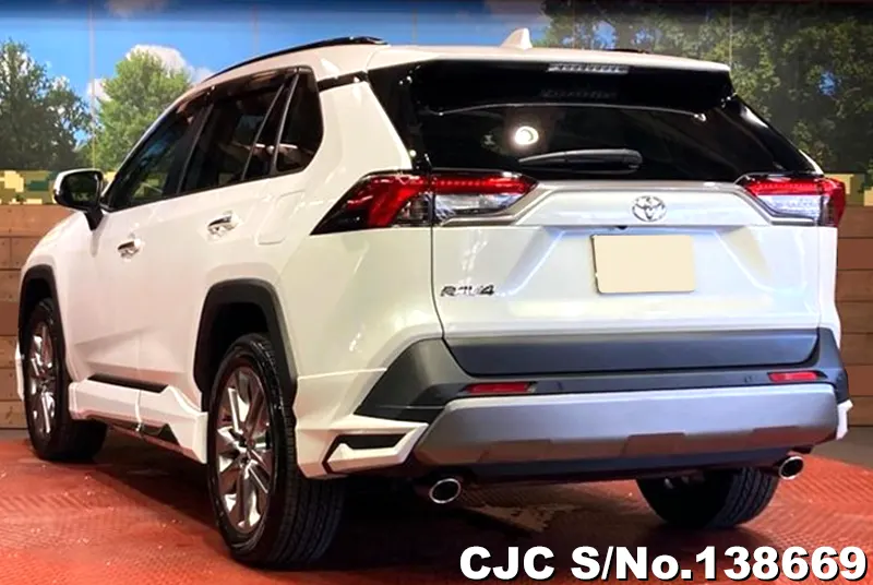Toyota Rav4 in White for Sale Image 1