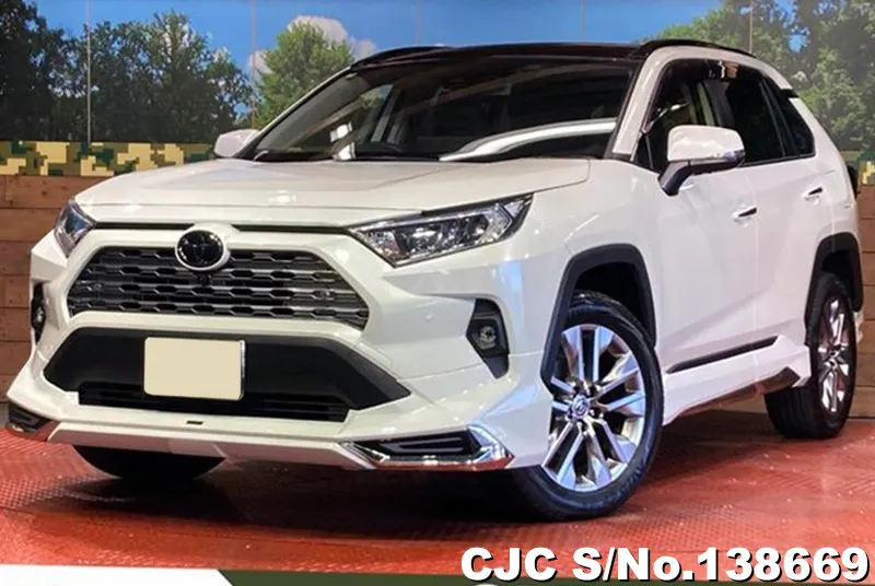 Toyota Rav4 in White for Sale Image 2