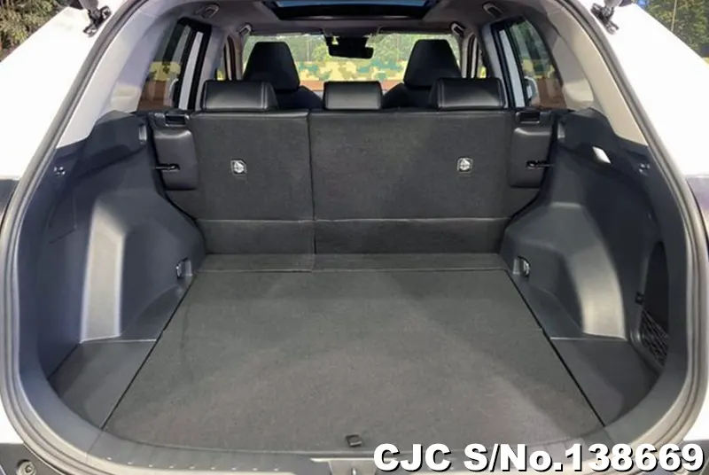 Toyota Rav4 in White for Sale Image 5