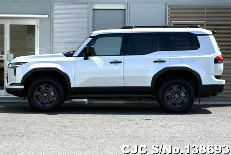 Lexus GX 550 in White for Sale Image 5