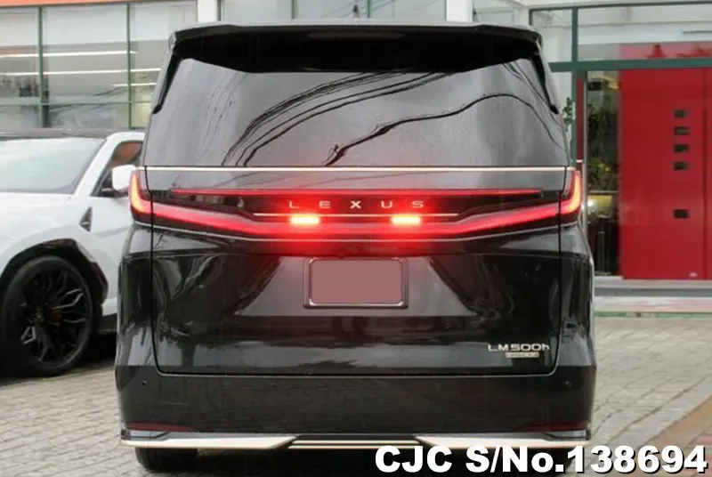 Lexus LM500h in Black for Sale Image 4