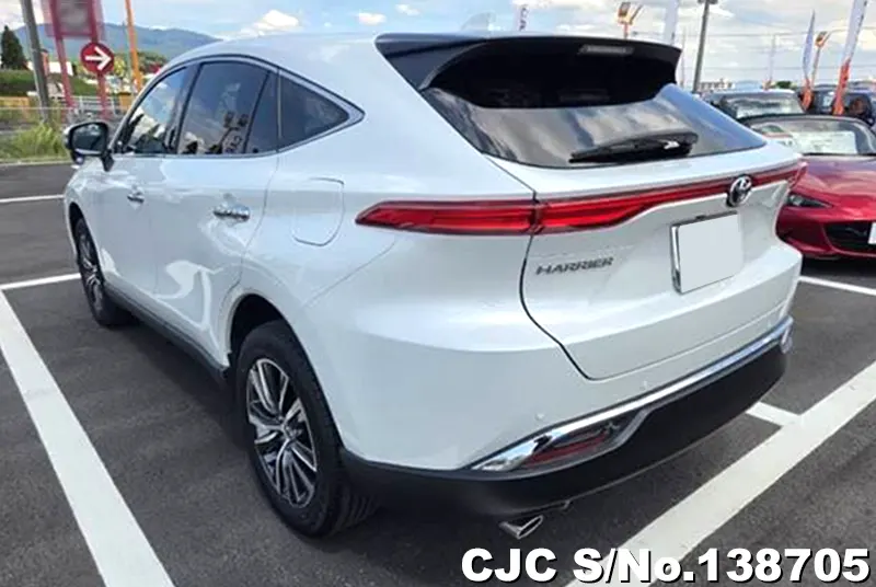 Toyota Harrier in White for Sale Image 1