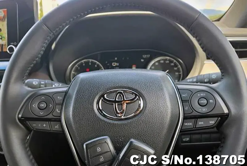 Toyota Harrier in White for Sale Image 9