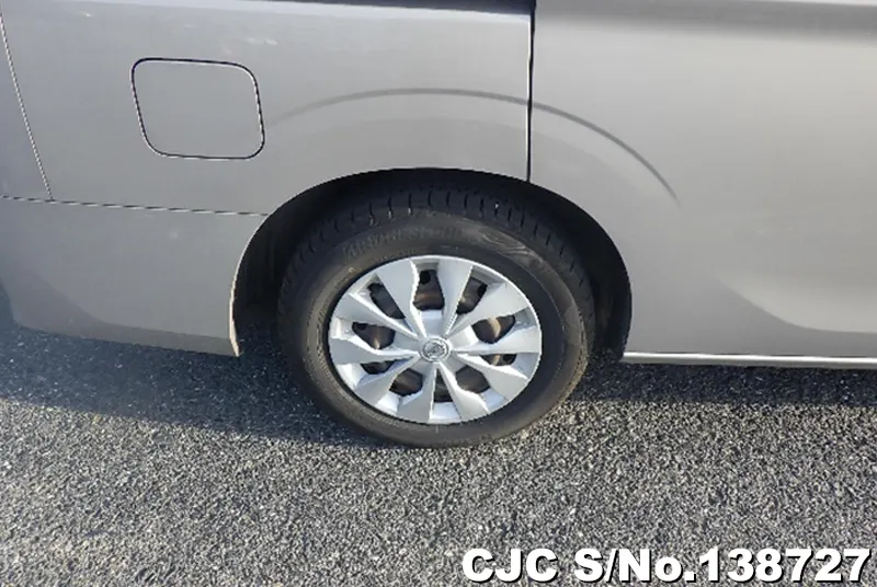 Nissan Serena in Beige for Sale Image 11