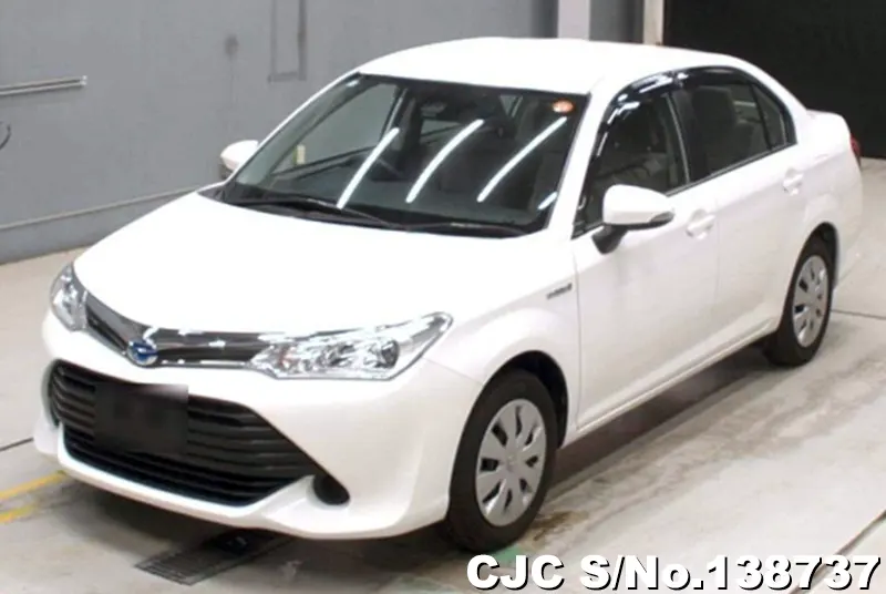 Toyota Corolla Axio in White for Sale Image 3