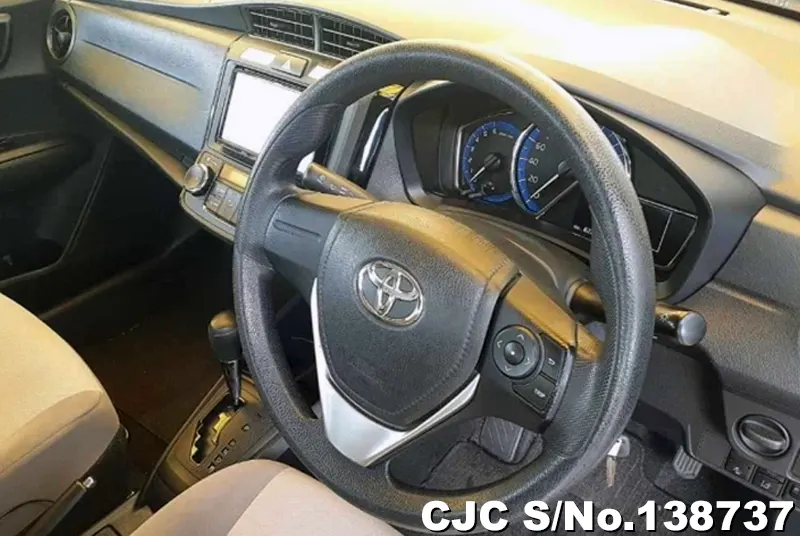 Toyota Corolla Axio in White for Sale Image 6