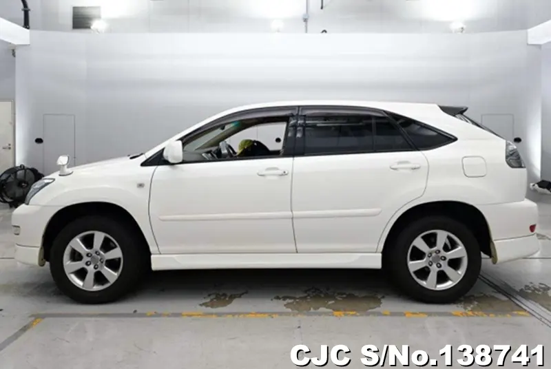 Toyota Harrier in White for Sale Image 6