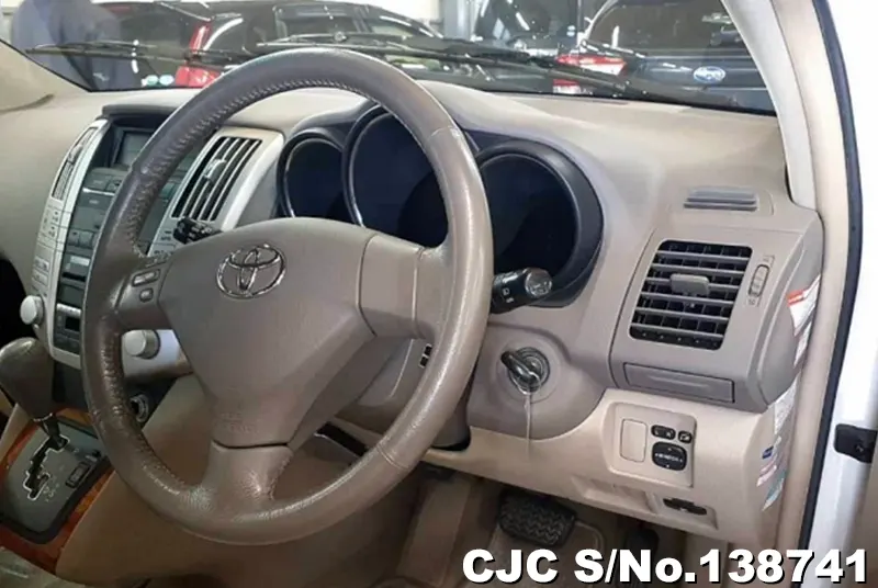 Toyota Harrier in White for Sale Image 7