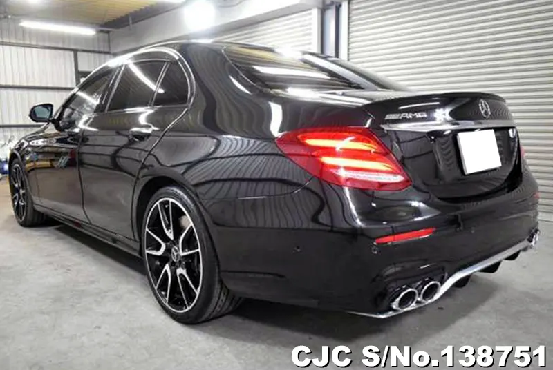 Mercedes Benz E Class in Black for Sale Image 1