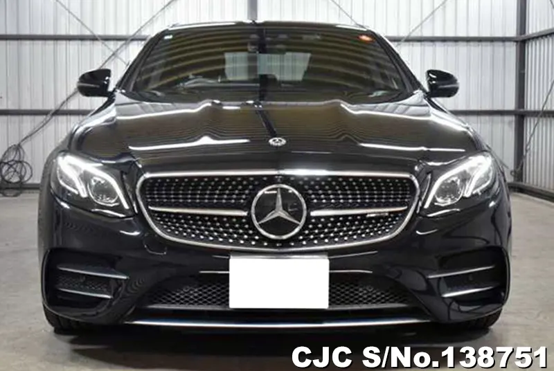 Mercedes Benz E Class in Black for Sale Image 4