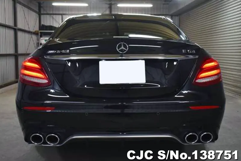 Mercedes Benz E Class in Black for Sale Image 5