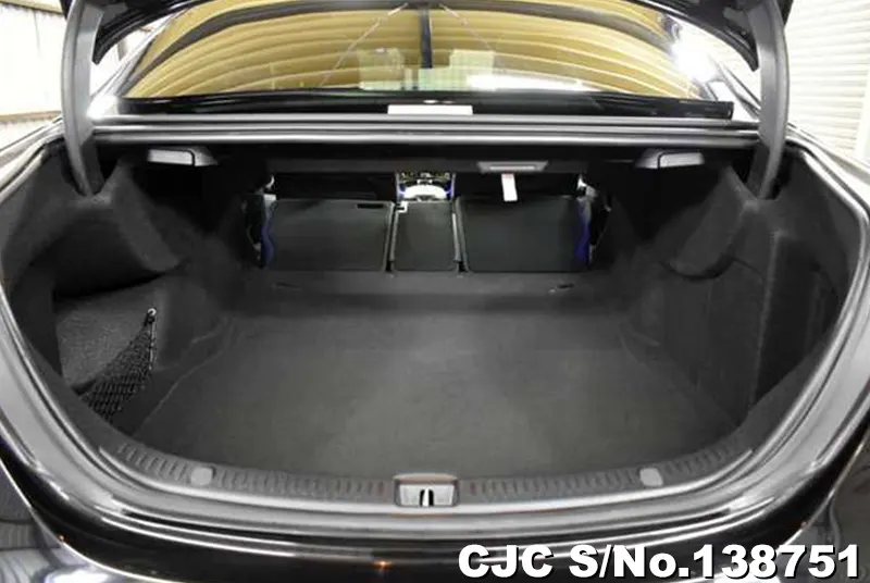 Mercedes Benz E Class in Black for Sale Image 6
