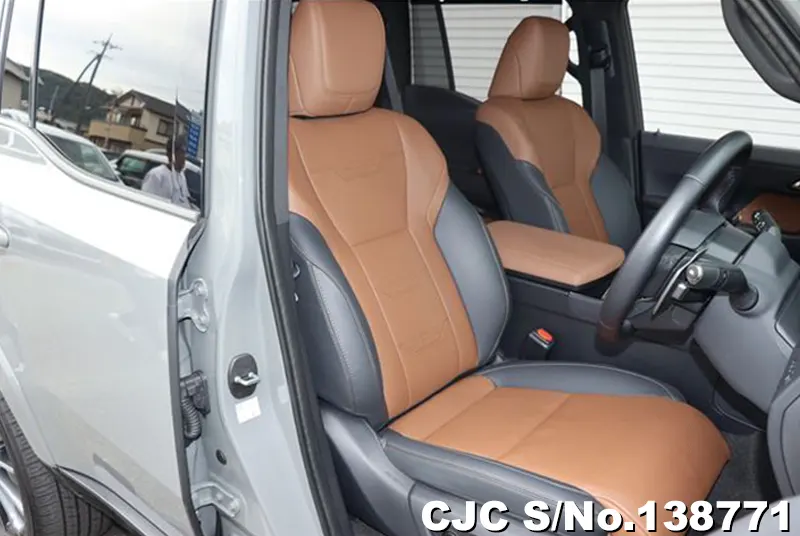 Lexus GX 550 in Gray for Sale Image 6