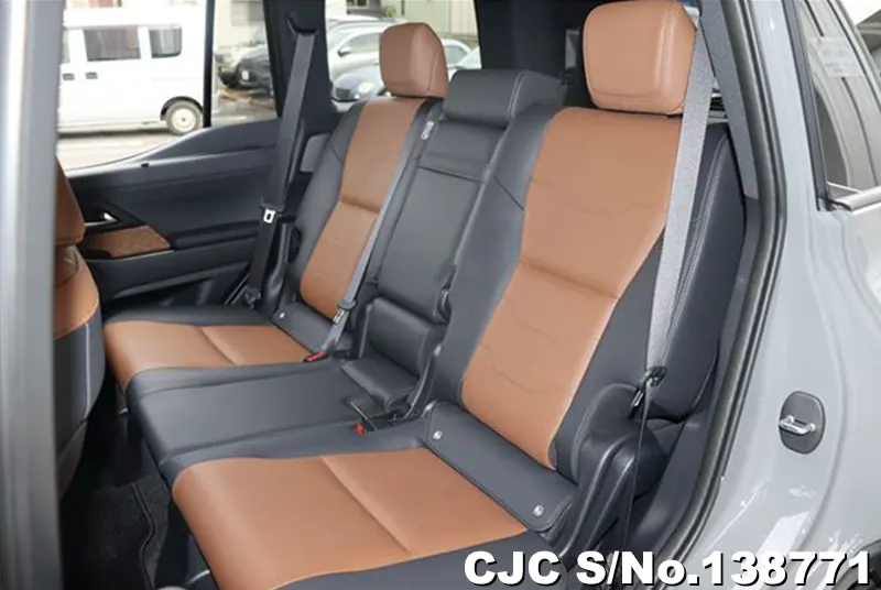 Lexus GX 550 in Gray for Sale Image 9