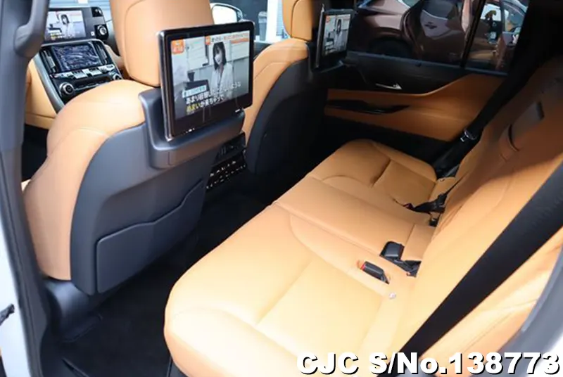 Lexus LX 600 in Pearl for Sale Image 7