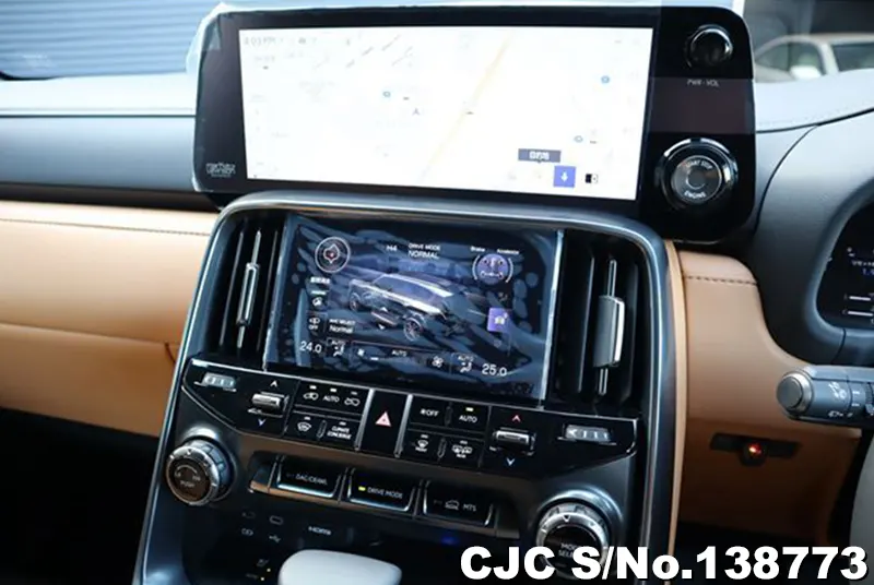 Lexus LX 600 in Pearl for Sale Image 10