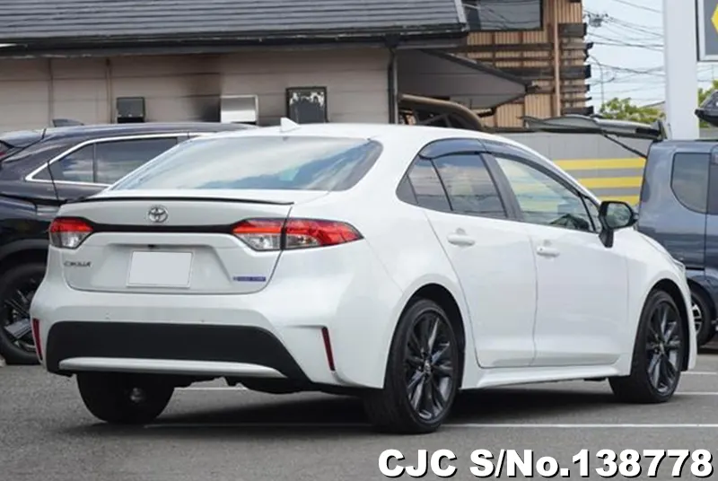 Toyota Corolla in White for Sale Image 2