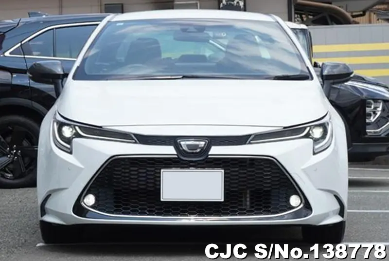 Toyota Corolla in White for Sale Image 3