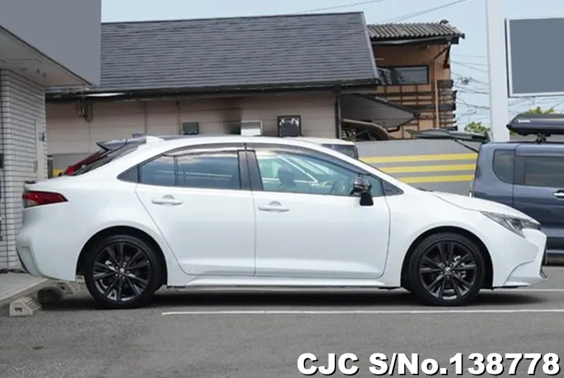 Toyota Corolla in White for Sale Image 5