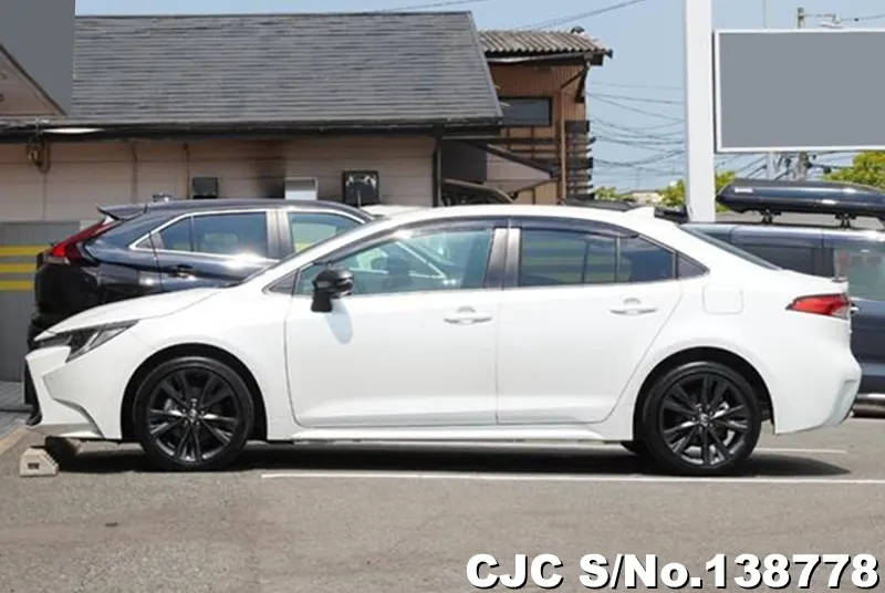 Toyota Corolla in White for Sale Image 6