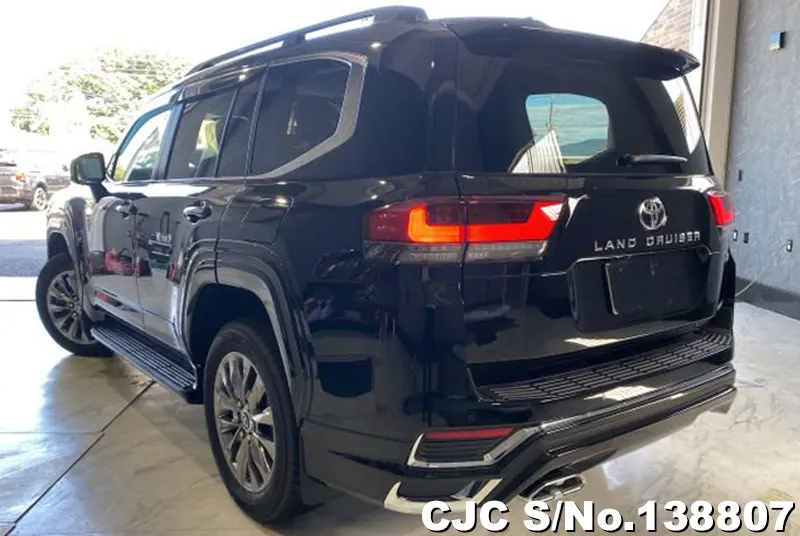 Toyota Land Cruiser in Black for Sale Image 1