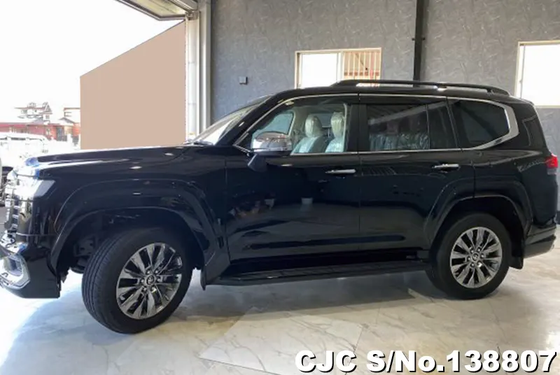 Toyota Land Cruiser in Black for Sale Image 7