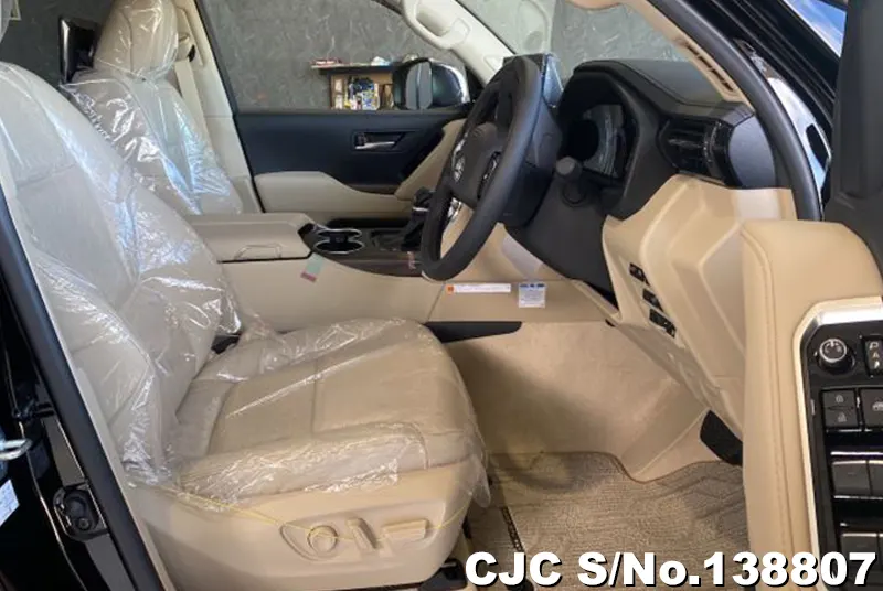 Toyota Land Cruiser in Black for Sale Image 9