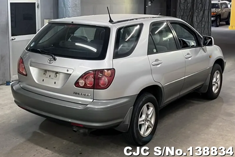 Toyota Harrier in Silver for Sale Image 2