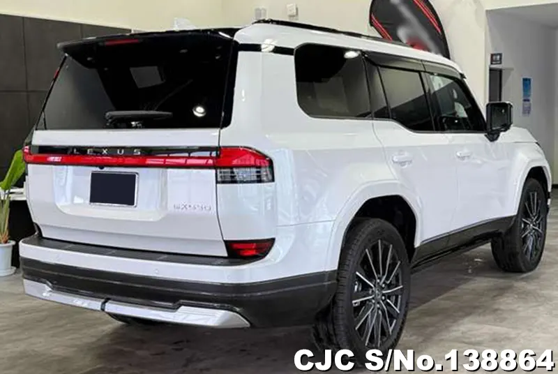 Lexus GX 550 in Pearl for Sale Image 2