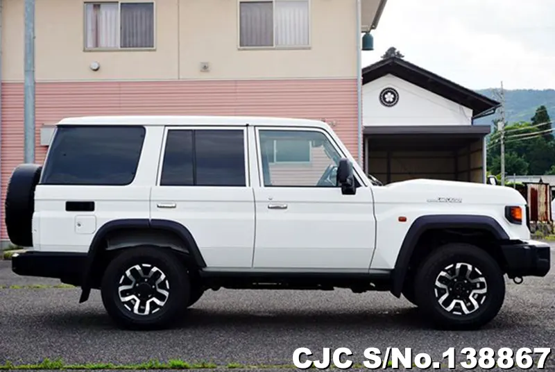 Toyota Land Cruiser in Pearl for Sale Image 5