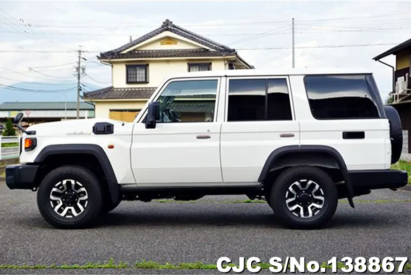 Toyota Land Cruiser in Pearl for Sale Image 6