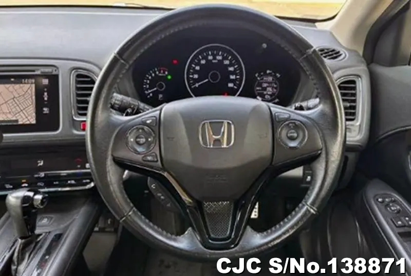 Honda Vezel in Black for Sale Image 11