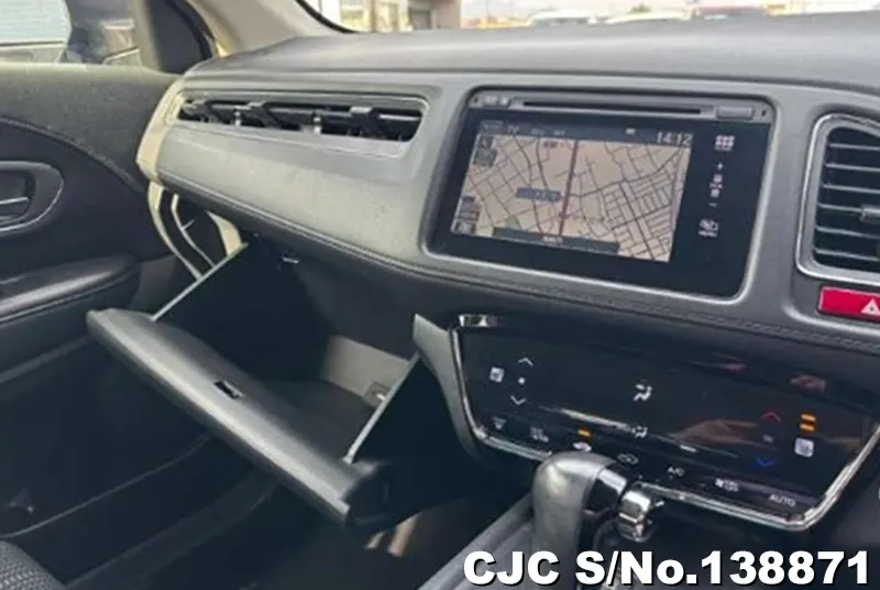 Honda Vezel in Black for Sale Image 15