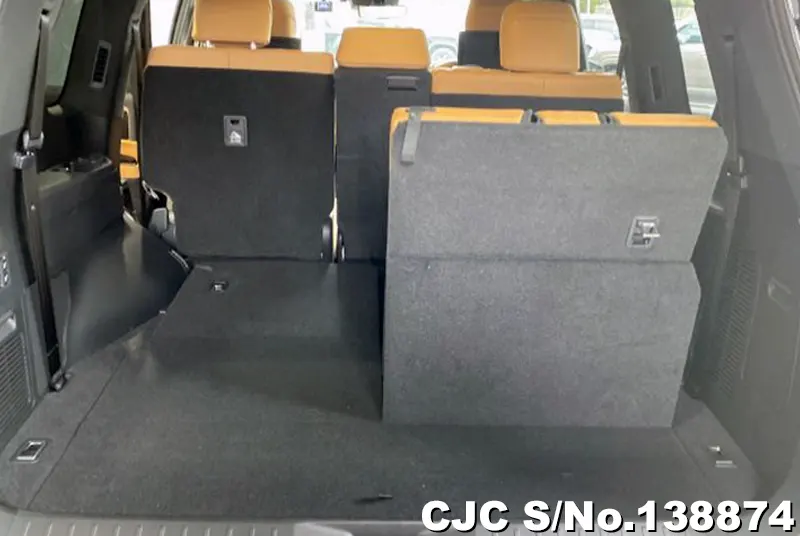 Lexus LX 600 in Black for Sale Image 7