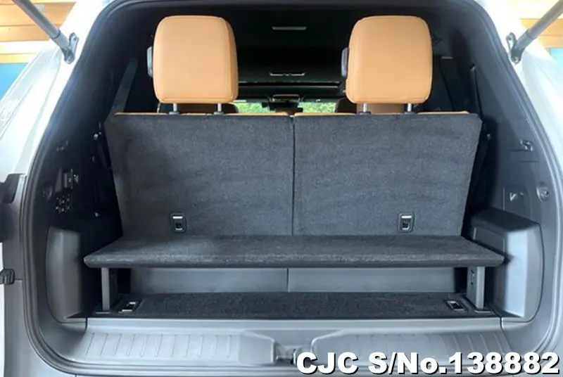 Lexus LX700H in Pearl for Sale Image 1