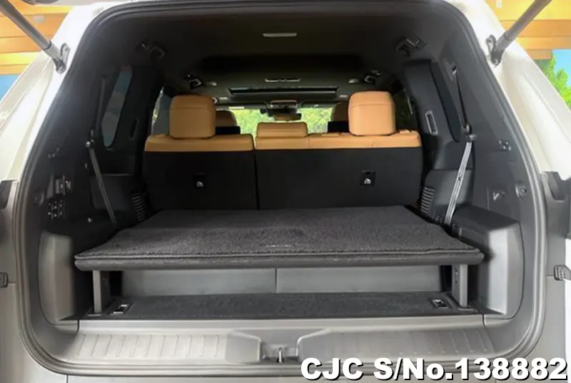 Lexus LX700H in Pearl for Sale Image 2