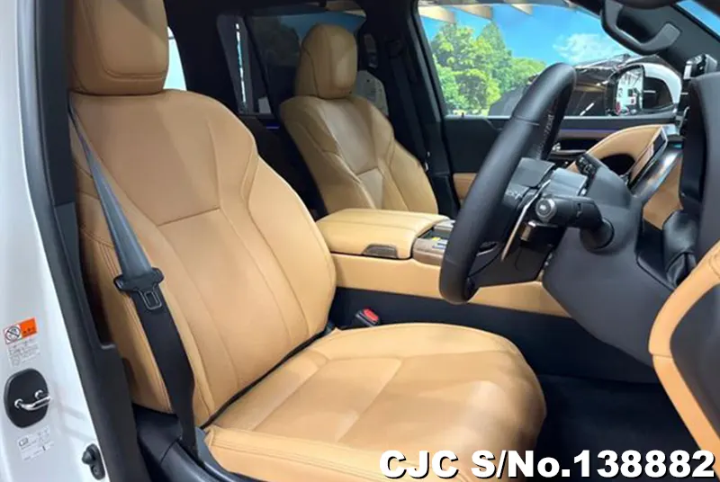 Lexus LX700H in Pearl for Sale Image 4