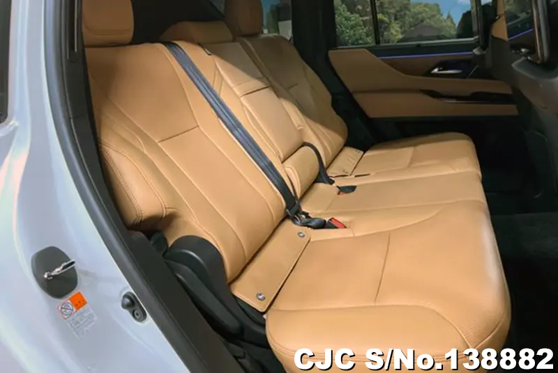 Lexus LX700H in Pearl for Sale Image 7