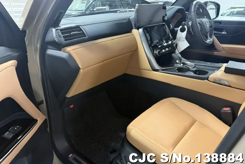 Lexus LX700H in Yellow for Sale Image 7