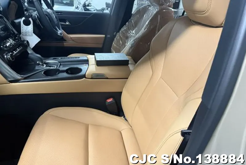 Lexus LX700H in Yellow for Sale Image 8
