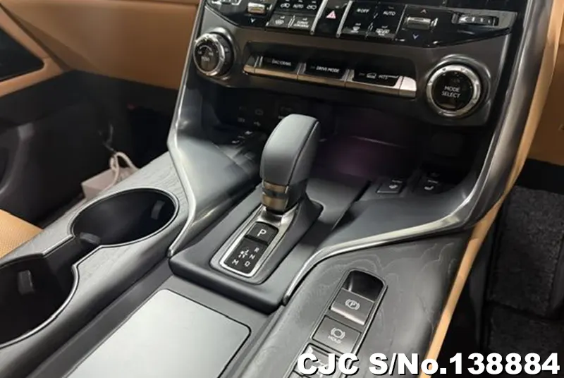 Lexus LX700H in Yellow for Sale Image 10