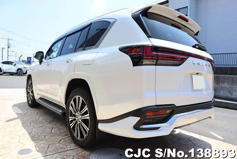 Lexus LX 600 in Pearl for Sale Image 1