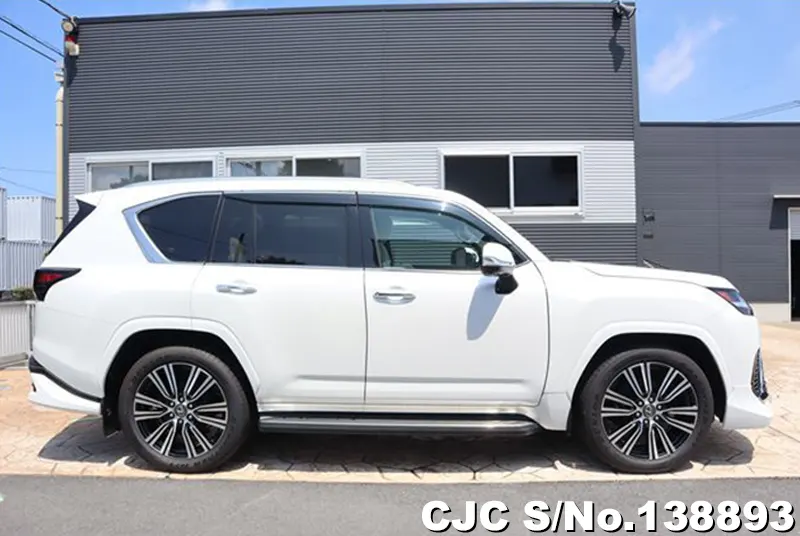 Lexus LX 600 in Pearl for Sale Image 5
