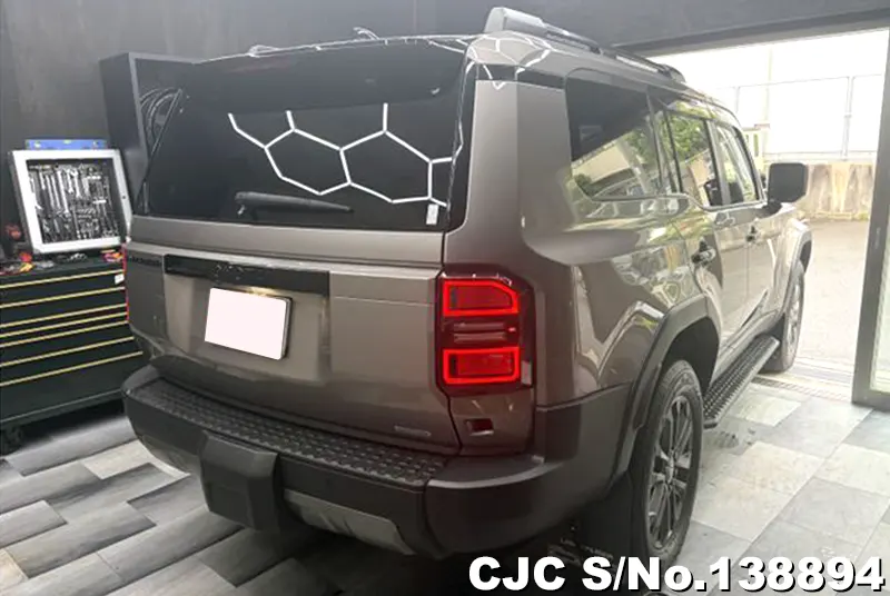 Toyota Land Cruiser 250 in Gray for Sale Image 2