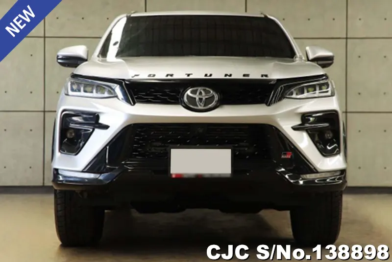 Toyota Fortuner in Silver for Sale Image 2