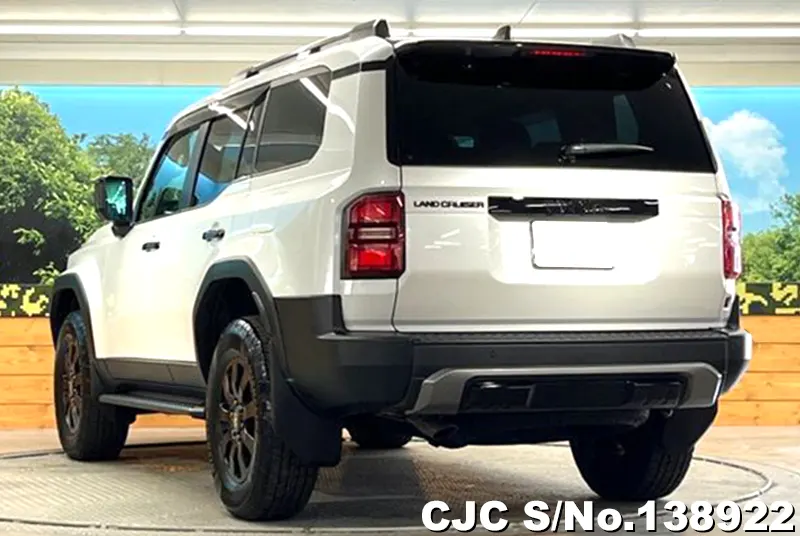Toyota Land Cruiser 250 in Pearl for Sale Image 1