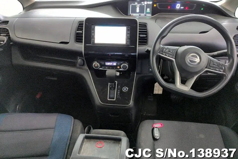 Nissan Serena in Pearl for Sale Image 4